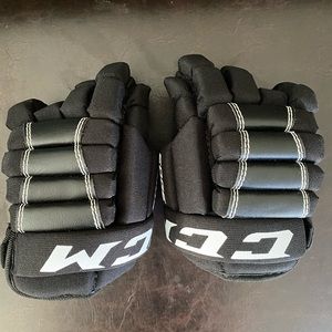 Toddler / kids CCM hockey gloves
